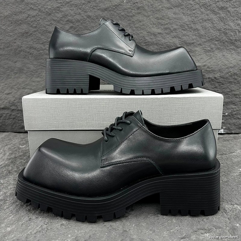 Black Platform Loafer with Smooth Black Loafer for Streetwear Looks